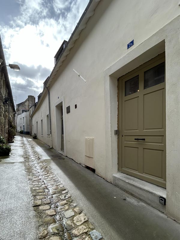 rue d'accès aux appartements à louer dans la Seigneurie Fouquet