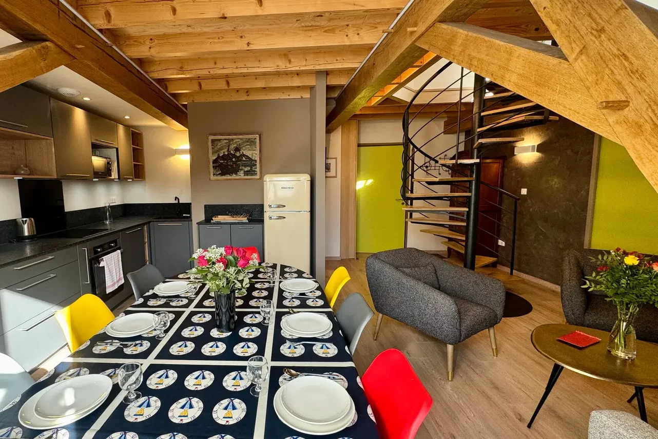 7-La Heve- Duplex pour 9 personnes - salle à manger cuisine